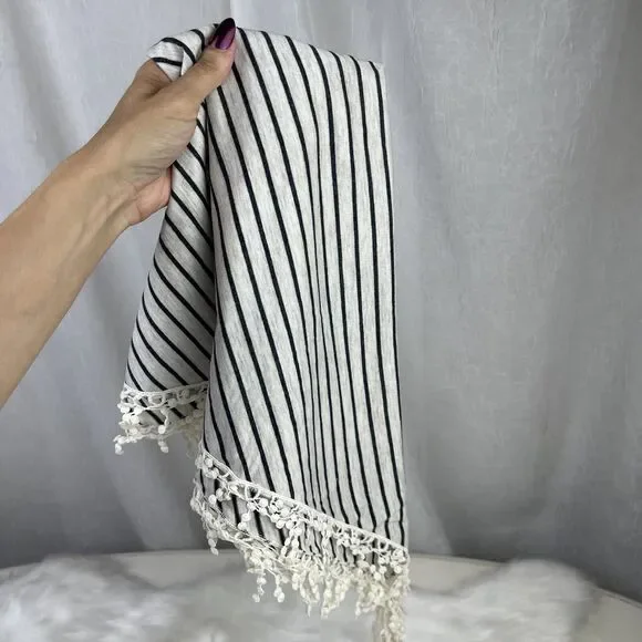 ⚓️ NWOT Oatmeal Black Striped Triangle Bandanna Scarf Lace Fringe Forever 21 OS - Picture 7 of 16